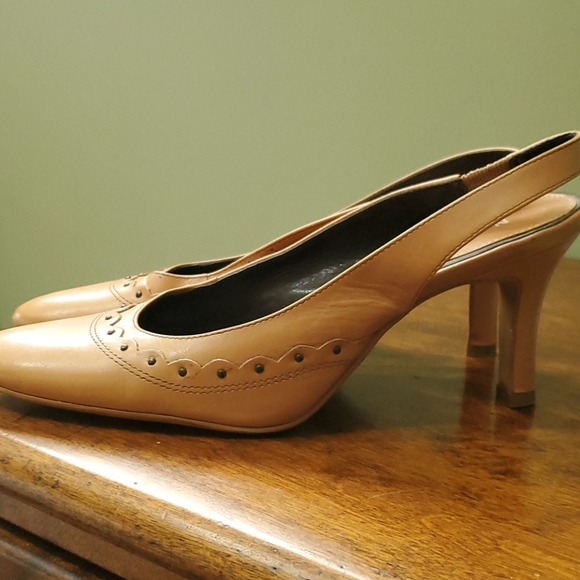 Naturalizer - Picture 2 of 6